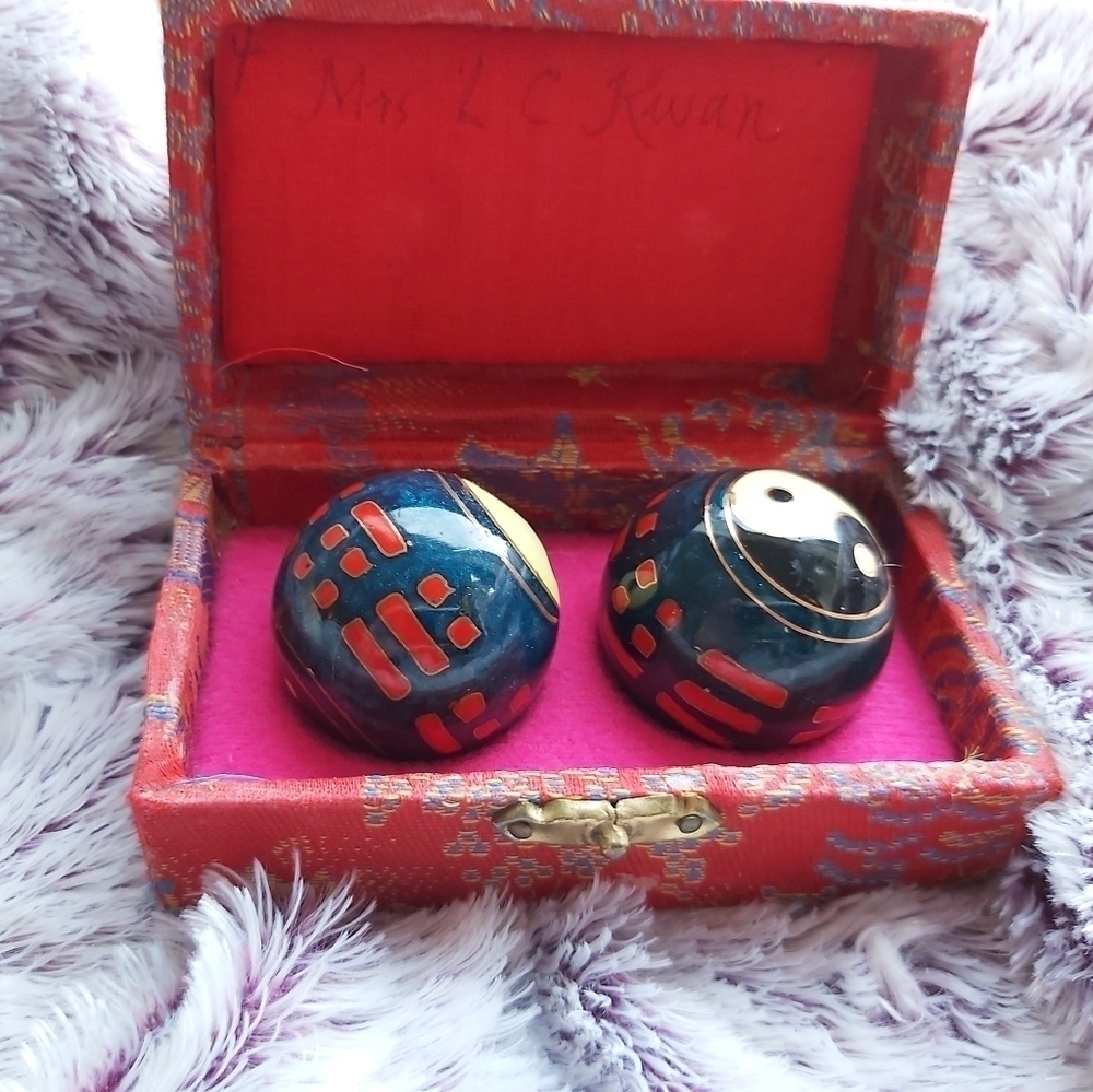 Ying Yang vintage Ben wa kegal balls
